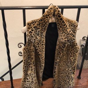 Cheetah vest, faux fur, hip-length, sleeveless.